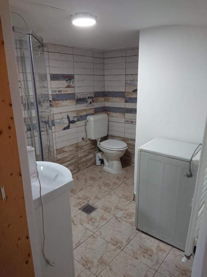 Katy'S Studio Apartment Brasov Luaran gambar