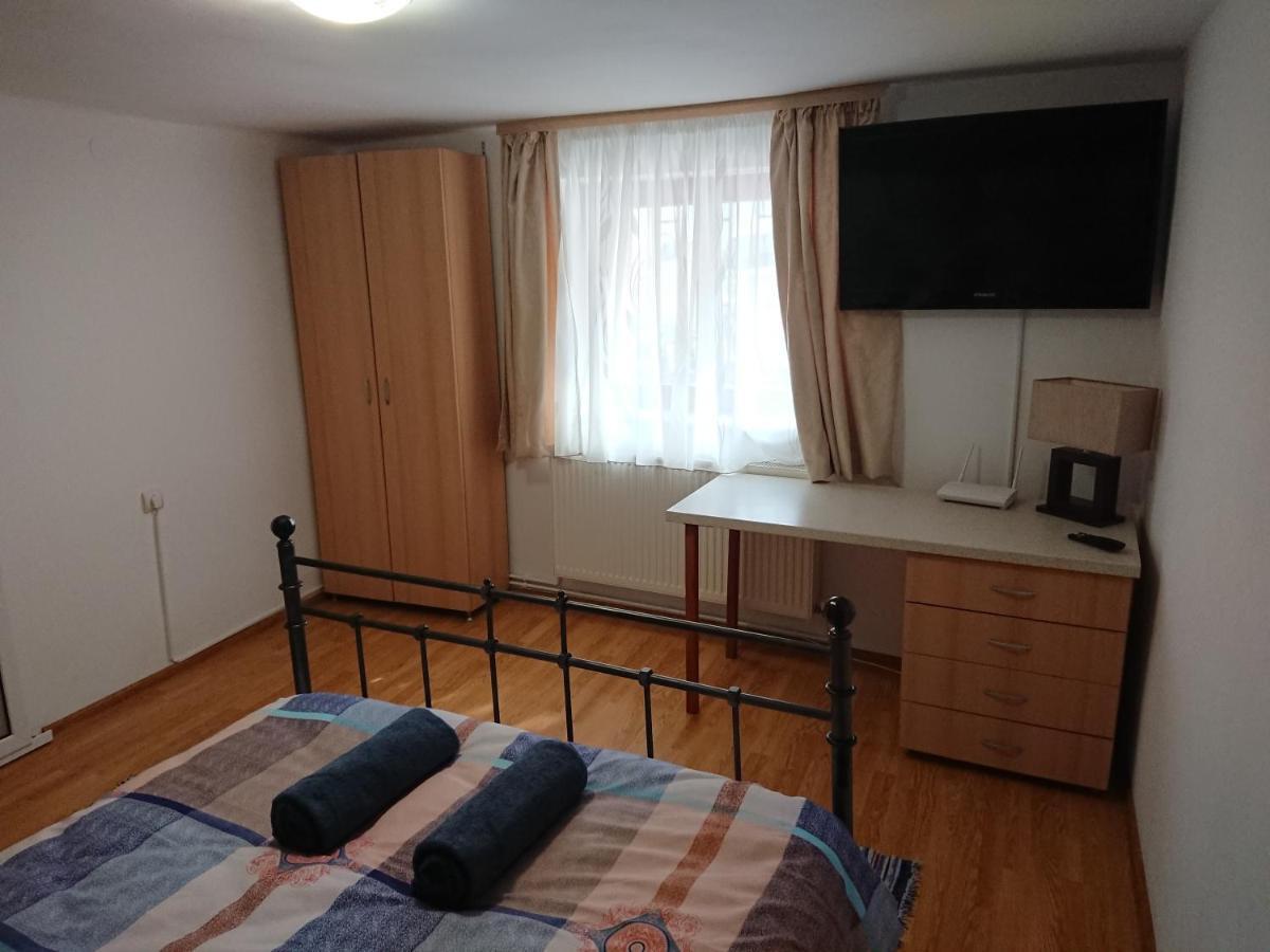 Katy'S Studio Apartment Brasov Luaran gambar
